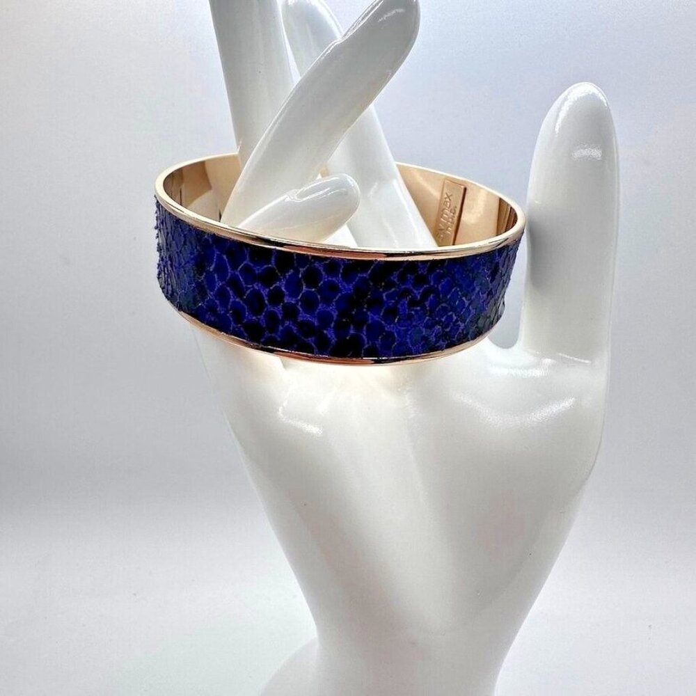 A V Max NYC‎ Bracelet Purple Faux Reptile Skin Gold Tone .75 Wide Bangle